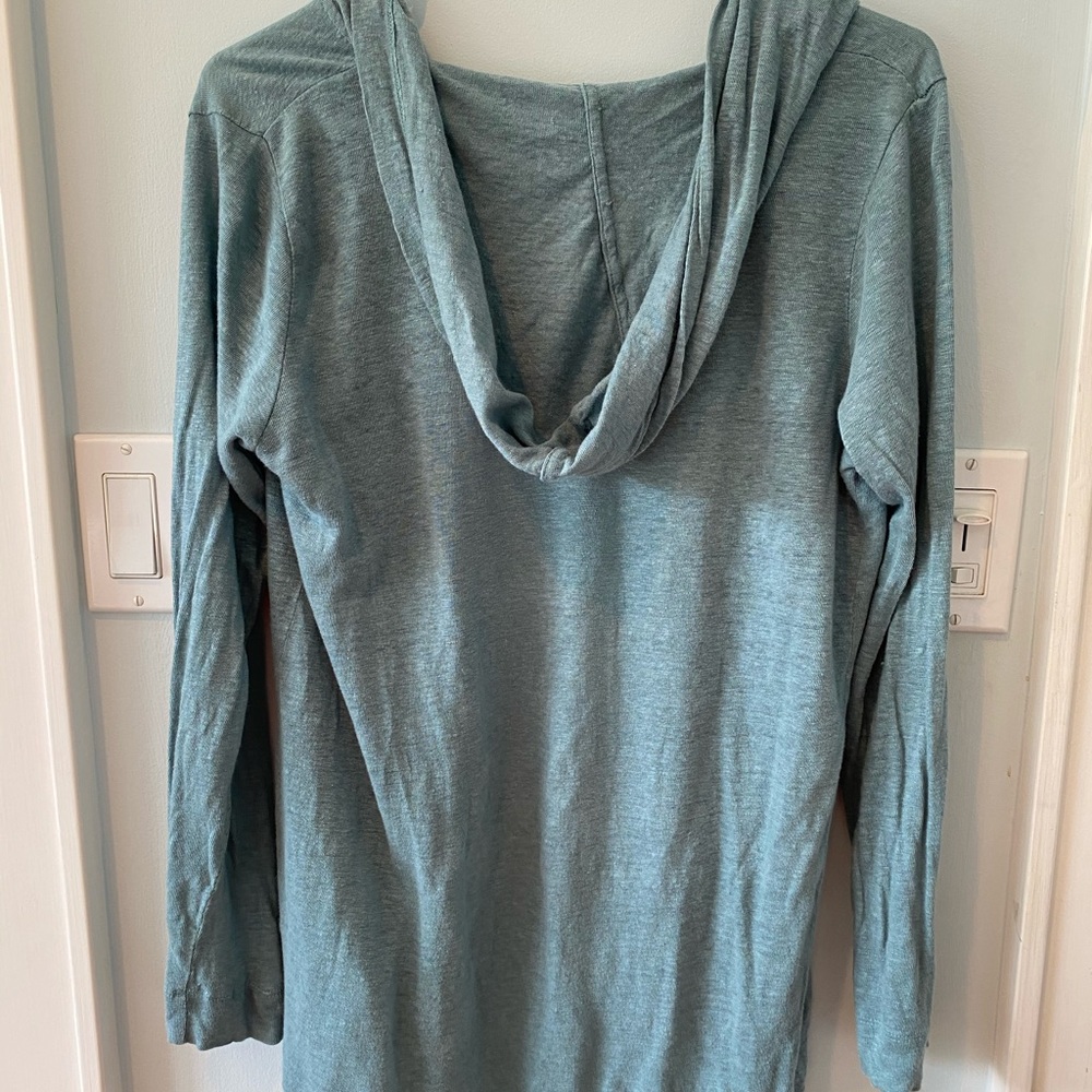 Hooded lightweight sweater